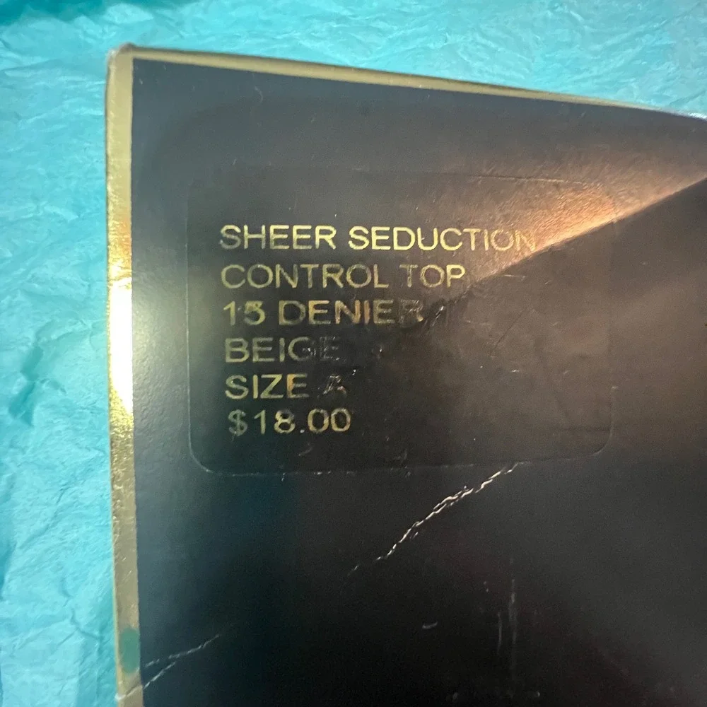 Victorias Secret Signature Gold Sheer Seduction Control Top Pantyhose Beige Sz A